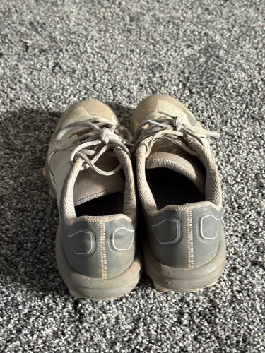 Gray Kid's Size M 7.0 (W 8.0) Youth Nike Trout Low Top Molded Cleats (Used)