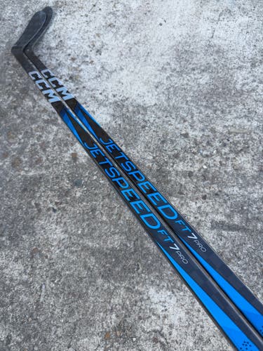 2 Pack CCM JETSPEED FT7 PRO, Pro Stock Hockey Stick Grip P28 85 Flex Right 8631