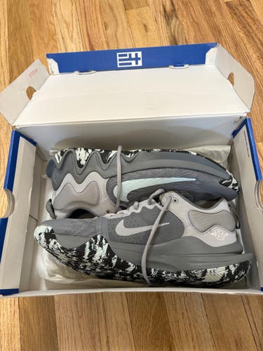 Men's Size M 10.5 Nike Giannis Immortality 2 Shoes (New) - Cool Grey Glacier Blue