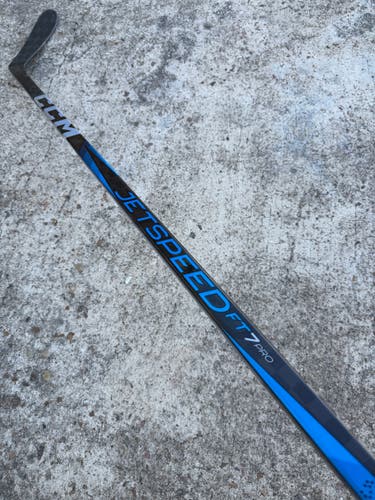 CCM JETSPEED FT7 PRO, Pro Stock Hockey Stick Grip P28 85 Flex Right 8631