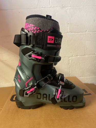 Mondo 23 & 23.5 Women's Dalbello Cabrio LV 115 W Ski Boots Medium Flex (New)