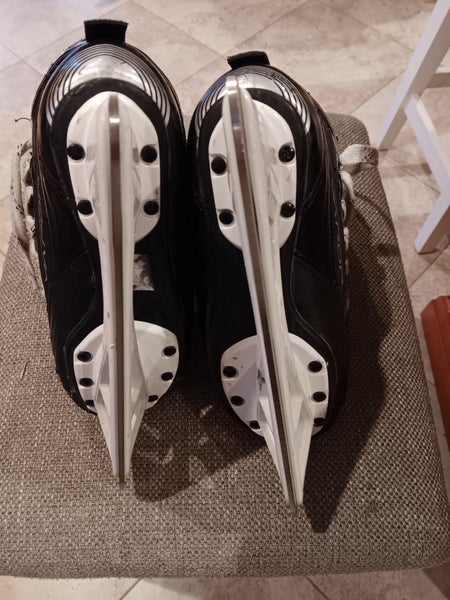 Bauer Vapor X700 Hockey Goalie Skates Size 2 (Used)