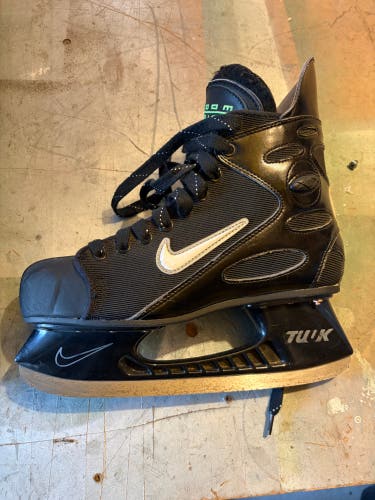 Nike Air Zoom Hockey Skates Regular Width 9.5 (Used)