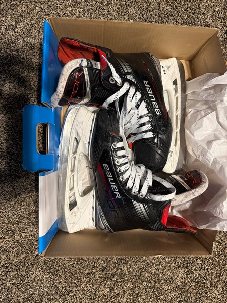 2023 Bauer Vapor X4 Hockey Skates Size 6 (Used)