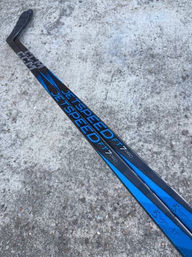 2 Pack CCM JETSPEED FT7 PRO, Pro Stock Hockey Stick Grip P28 80 Flex Right 8642