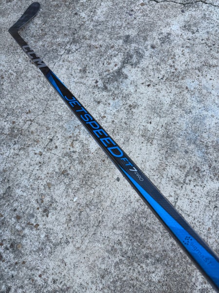 CCM JETSPEED FT7 PRO, Pro Stock Hockey Stick Grip P28 80 Flex Right 8642