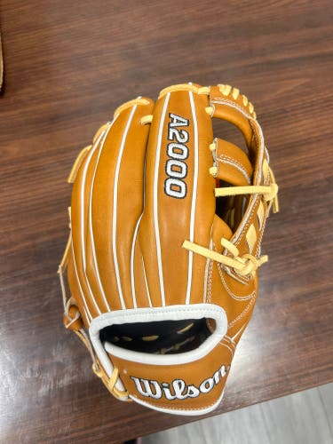 Wilson A2000 RH Infield Baseball Glove 11.5" (New)
