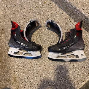 2023 Bauer Vapor X5 Pro Hockey Skates Regular Width Size 5 (Used)