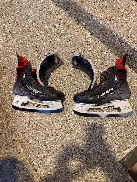 2023 Bauer Vapor X5 Pro Hockey Skates Regular Width Size 5 (Used)