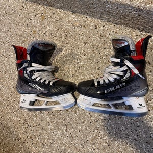2023 Bauer Vapor X5 Pro Hockey Skates Regular Width Size 2 (Used)