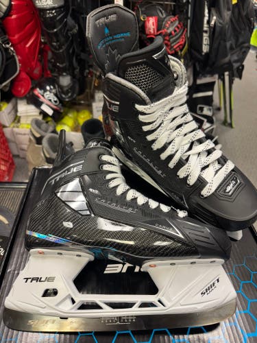 2024 True Catalyst 9X4 Hockey Skates Regular Width 9.5 new