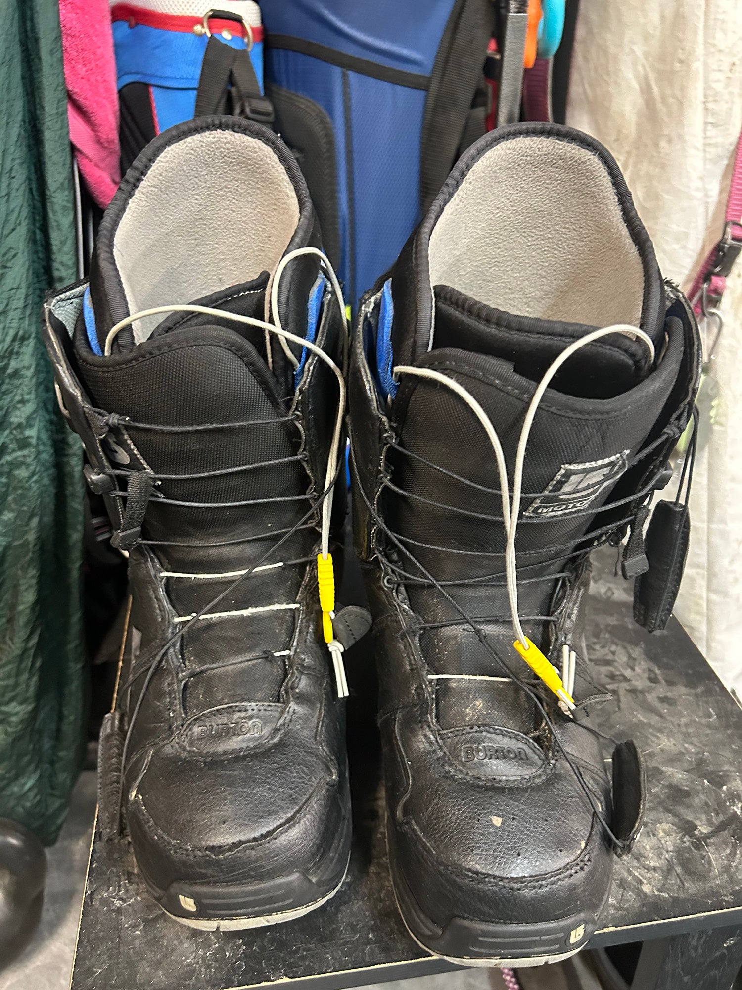 Size M 8.0 (W 9.0) Burton Moto Snowboard Boots (Used