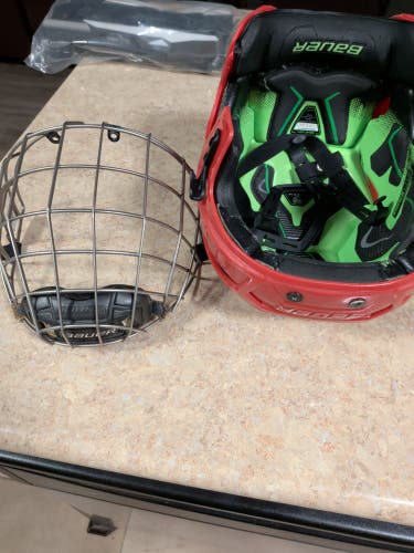 Medium Bauer Hyperlite Helmet (Used)