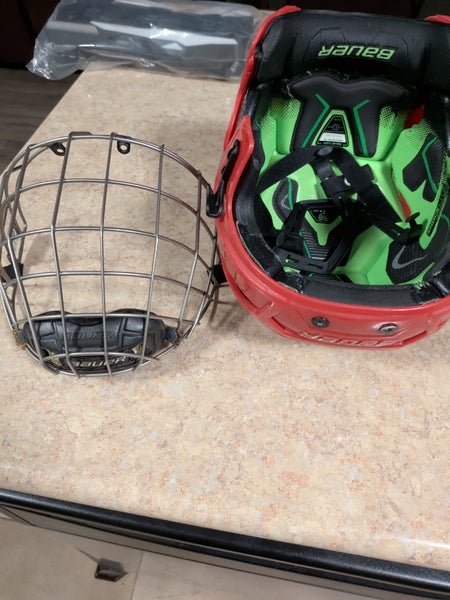Medium Bauer Hyperlite Helmet (Used)