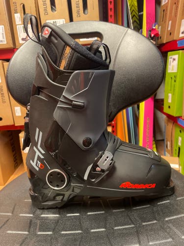 Mondo 27 & 27.5 Men's Nordica HF 110 (GW) Ski Boots Medium Flex (New)