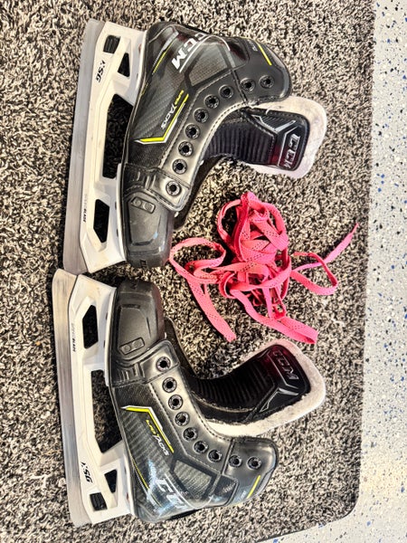 2023 CCM Super Tacks 9370 Hockey Goalie Skates Regular Width Size 4 (Used)
