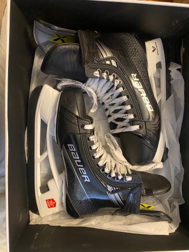 2025 Bauer Vapor Hyperlite 2 Hockey Skates Regular Width Pro Stock 8.5 (New)