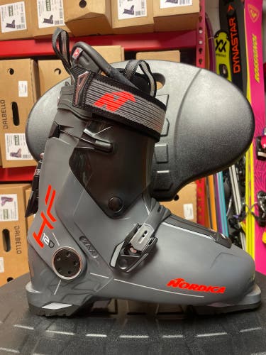 Mondo 28 & 28.5 Men's Nordica HF 120 (GW) Ski Boots Stiff Flex (New)