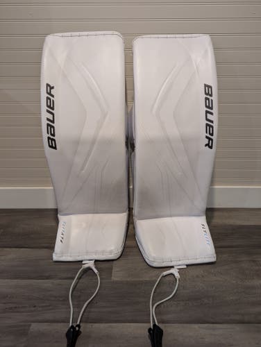 Large 35" Bauer FlyLite Goalie Leg Pads (Used)