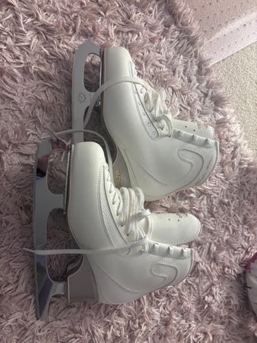 EDEA Ice Fly Figure Skates Size 250 C (Lightly Used, No Blemishes)