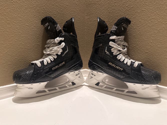 2022 Bauer Supreme Mach Hockey Skates Regular Width 6 (Used)