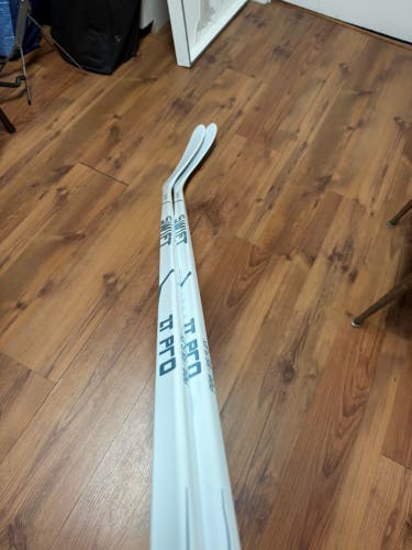 Intermediate Right Handed Hockey Stick P28 55 Flex (New)