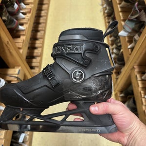 Bauer Konekt 2 Hockey Goalie Skates Regular Width Size 4 (Used)