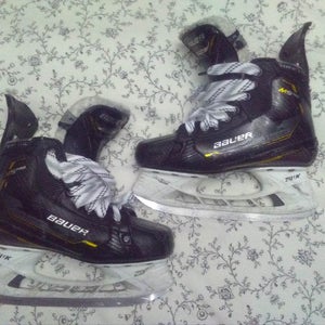 Bauer Supreme M5 Pro Hockey Skates Wide Width Size 4 (Used)