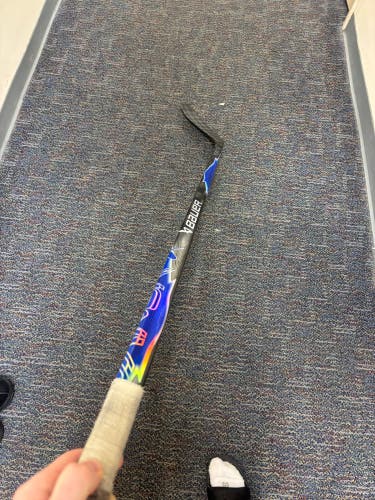 Intermediate Bauer Vapor FlyLite Left Hand Hockey Stick P28 65 Flex Pro Stock (Used)