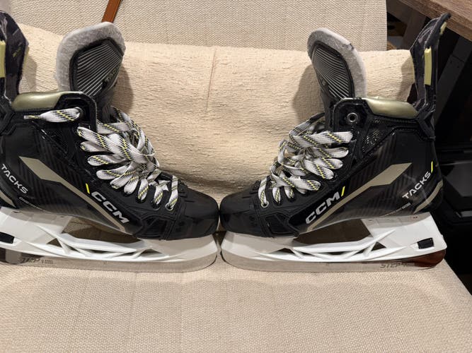 2022 CCM AS-V Hockey Skates Regular Width 8 (Used)