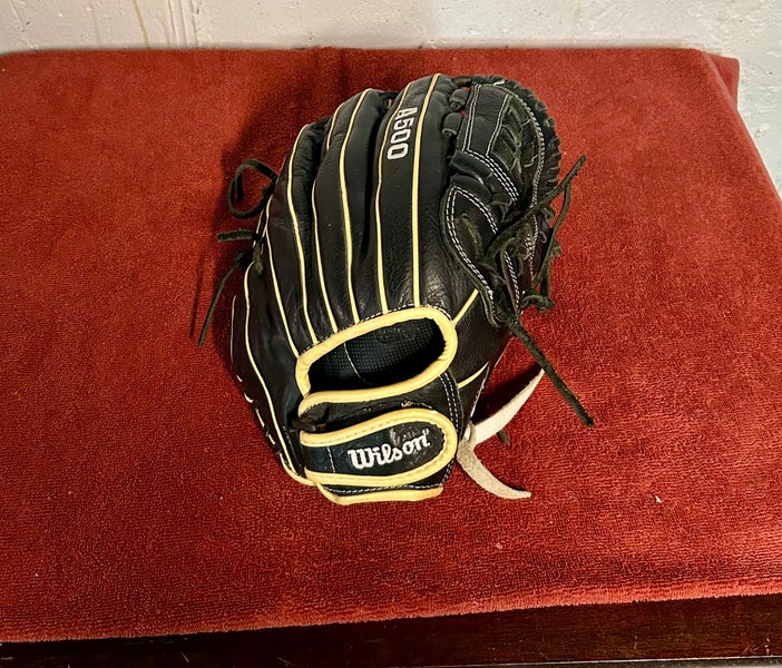 Wilson A500 Siren RHT Softball Glove 12"