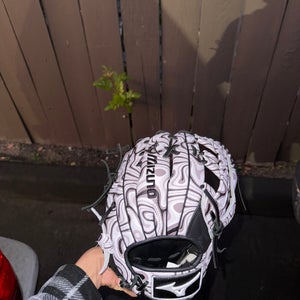 Mizuno MVP Prime RH Softball Glove 12.75" (Used)