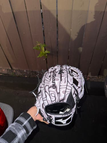 Mizuno MVP Prime RH Softball Glove 12.75" (Used)