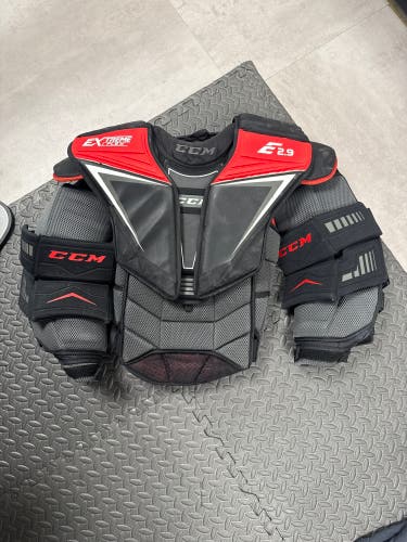 Medium 2022 CCM EFlex 2.9 Goalie Chest Protector (Used)