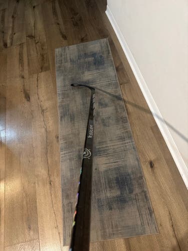 Senior Bauer Proto-R Right Handed Hockey Stick P28 77 Flex (New)