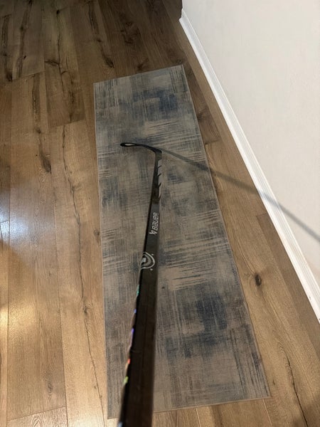 Senior Bauer Proto-R Right Handed Hockey Stick P28 77 Flex (New)