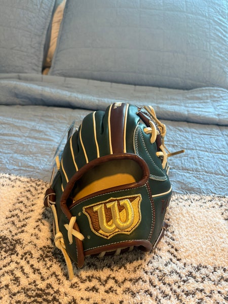 2025 Wilson RH Infield Japan Staff Baseball Glove 11.75" (New)