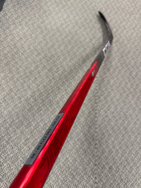Senior Red CCM JetSpeed FT8 Pro Right Handed Hockey Stick P28+1/4 65 Flex (New)