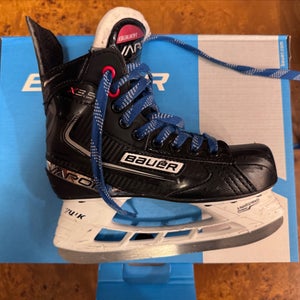 Bauer Vapor X3.5 Hockey Skates Regular Width Size 2.5 (Used)