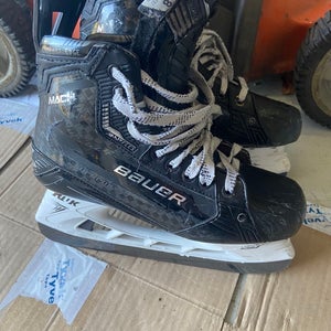 2022 Bauer Supreme Mach Hockey Skates 8 (Used)