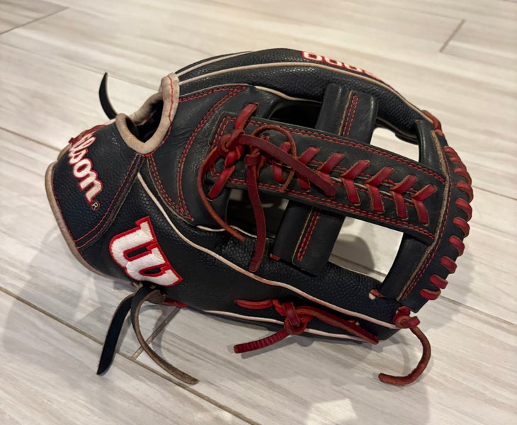 2023 Wilson A2000 RH Infield Baseball Glove 11.75" (Used)