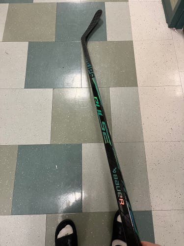 Senior Bauer Pulse Right Handed Hockey Stick P92 77 Flex (New)