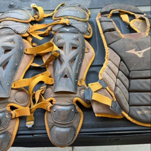 Used Mizuno SAMURAI Catchers Chest Protector And Shin Guards Black And Gold Intermediate