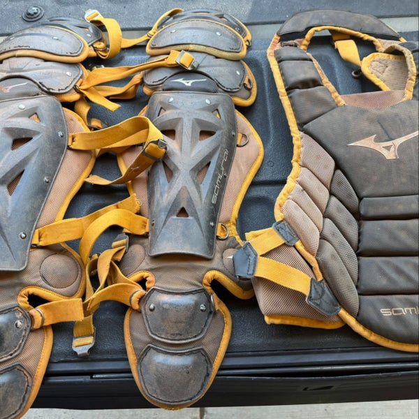 Used Mizuno SAMURAI Catchers Chest Protector And Shin Guards Black And Gold Intermediate