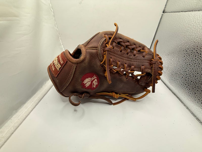 Infield RH Nokona Baseball Glove 11.5" (Used)