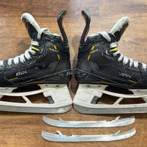 2023 Bauer Supreme M5 Pro Hockey Skates Regular Width Size 2 (Used)