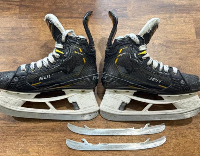 2023 Bauer Supreme M5 Pro Hockey Skates Regular Width Size 2 (Used)