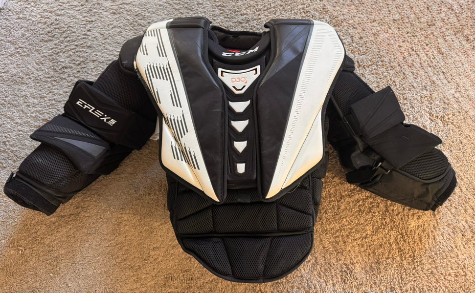 Small CCM EFlex 5 Pro Goalie Chest Protector (Used)