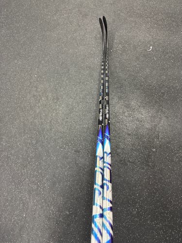 Senior Bauer Vapor FlyLite Right Handed Hockey Stick P28 70 Flex (New)