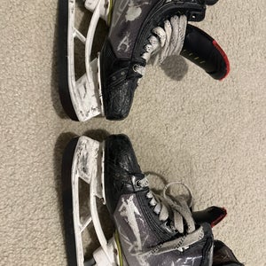 Used Bauer Extra Wide Width  Size 5.5 Vapor Hyperlite Hockey Skates